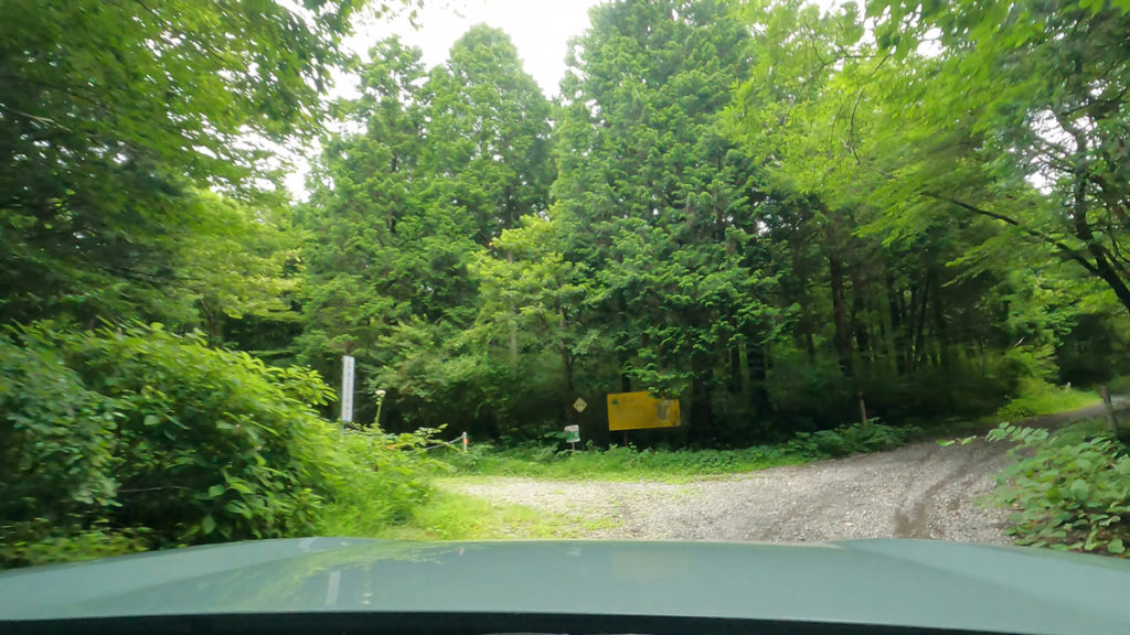 通行止めの教植線